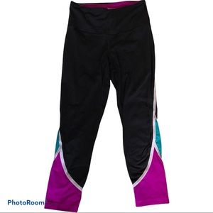 Victoria’s Secret knockout Capri workout pants